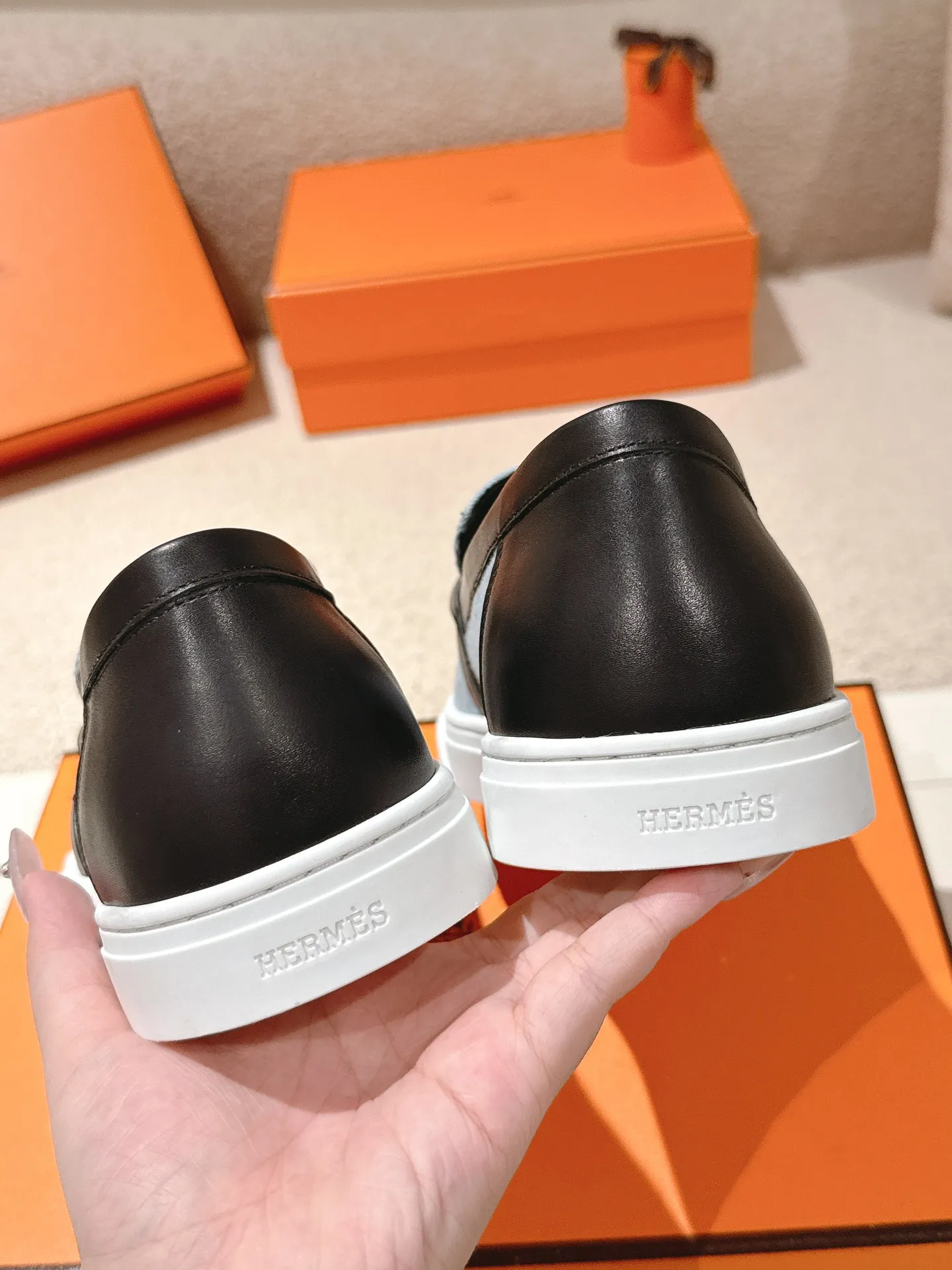 Men's shoes 💰640💰 Hermes# New Kelly buckle thick-soled loafers. Upper: cowhide/suede material. Lining: sheepskin lining. Outsole: exclusive molded outsole. Size: women's size 35-40, men's size 39-45 (female 41/male 46 customized, non-refundable)